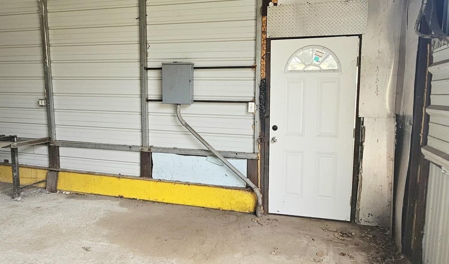 2023 East Ave, Baxter Springs, KS 66713 - 3 Beds, 2 Bath