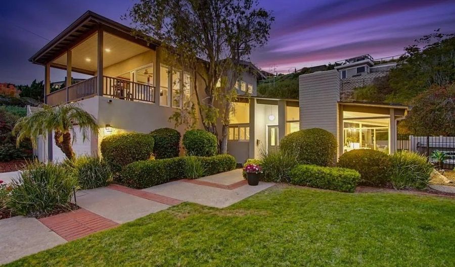 5145 San Aquario Dr, San Diego, CA 92109 - 3 Beds, 3 Bath