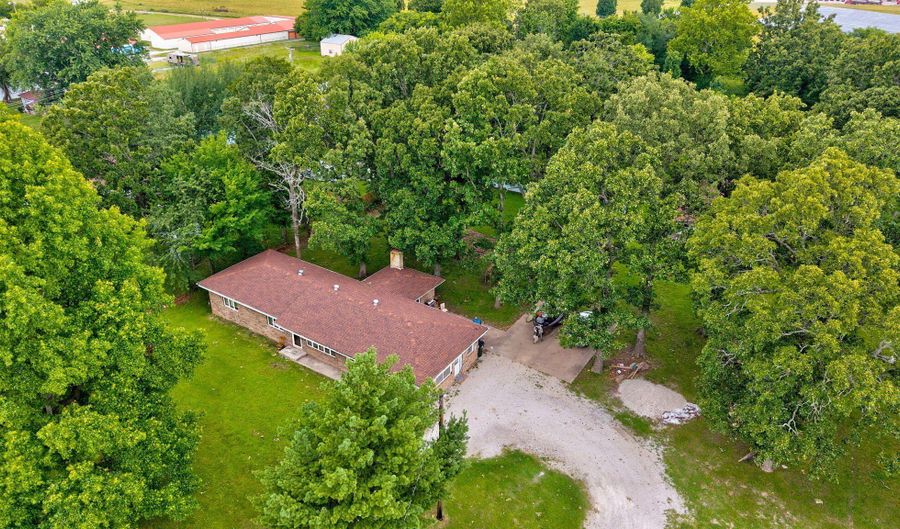 1315 E Church St, Aurora, MO 65605 - 3 Beds, 3 Bath