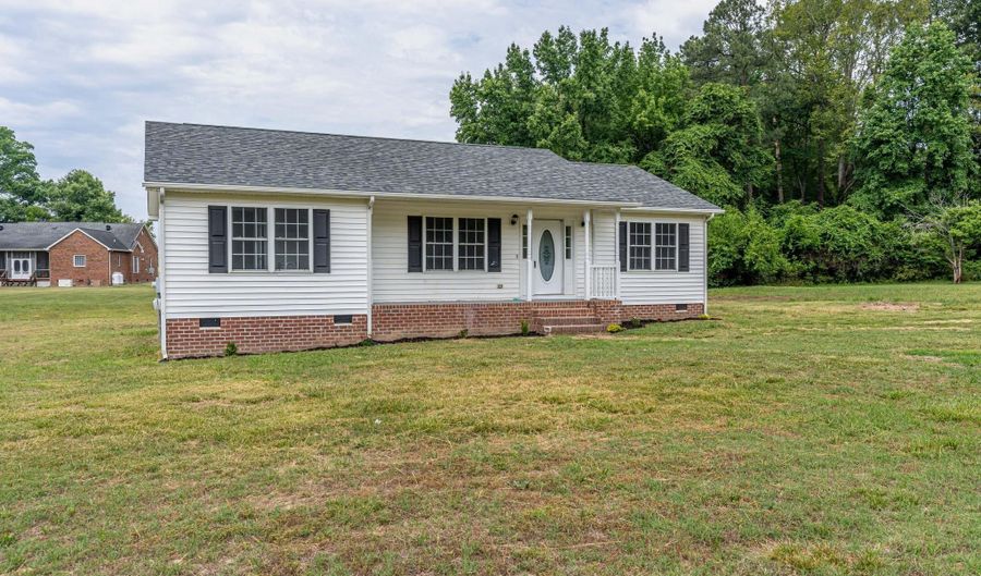 12491 CLINTON HEIGHTS Dr, Ashland, VA 23005 - 3 Beds, 2 Bath