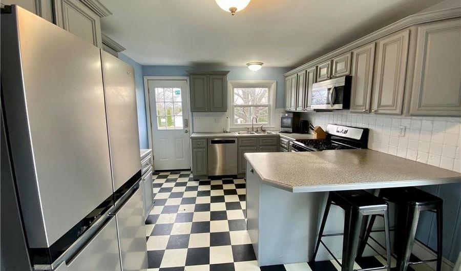 182 Newport Ave, Middletown, RI 02842 - 4 Beds, 2 Bath