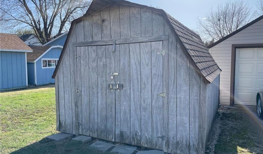 301 E 1st St, Adrian, MN 56110 - 2 Beds, 2 Bath