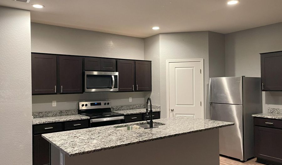374 S VERDAD Ln, Casa Grande, AZ 85194 - 5 Beds, 3 Bath