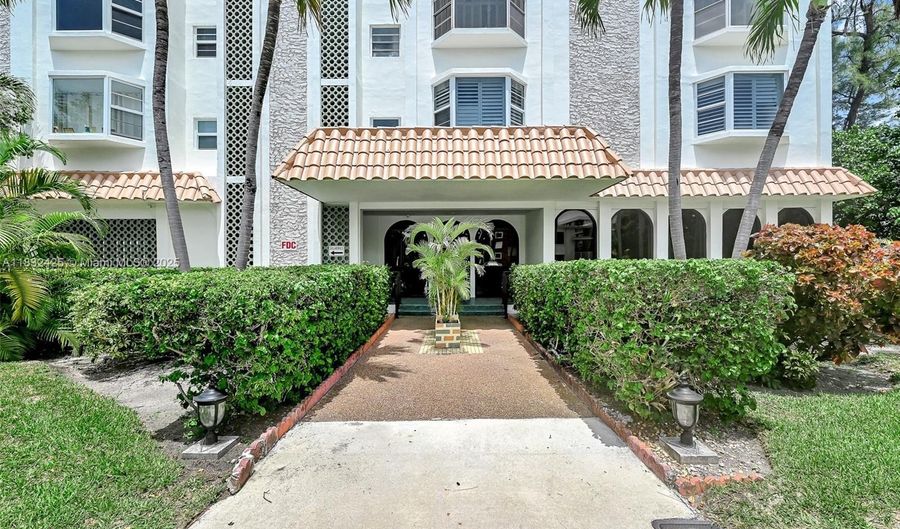 9341 E Bay Harbor Dr 3D, Bay Harbor Islands, FL 33154 - 2 Beds, 3 Bath