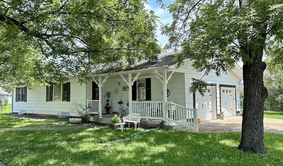 100 N Hickory St, Appleton City, MO 64724 - 3 Beds, 2 Bath