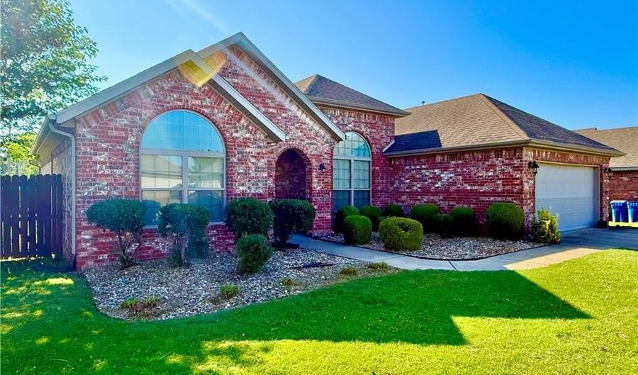 607 Wallstone Rd, Bentonville, AR 72712 - 3 Beds, 2 Bath
