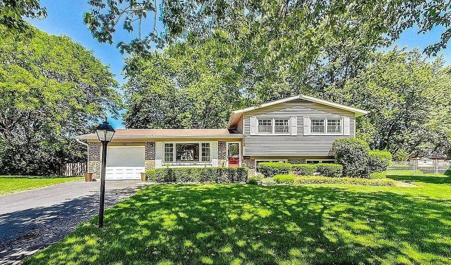 318 W Hackberry Dr, Arlington Heights, IL 60004 - 3 Beds, 2 Bath