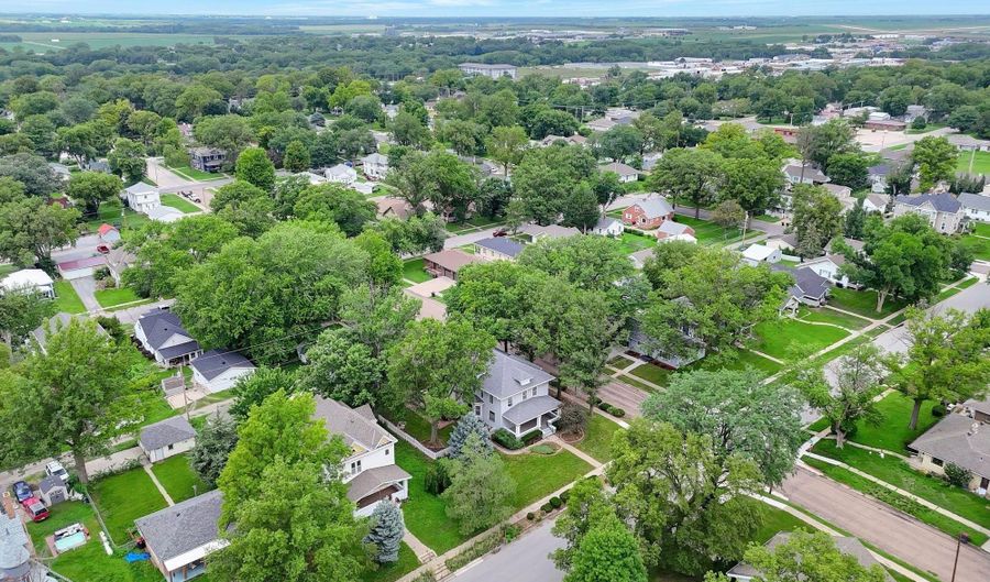 823 N 11th St, Beatrice, NE 68310 - 4 Beds, 3 Bath