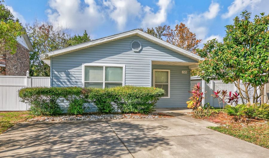 1528 JORDAN St, Atlantic Beach, FL 32233 - 3 Beds, 2 Bath