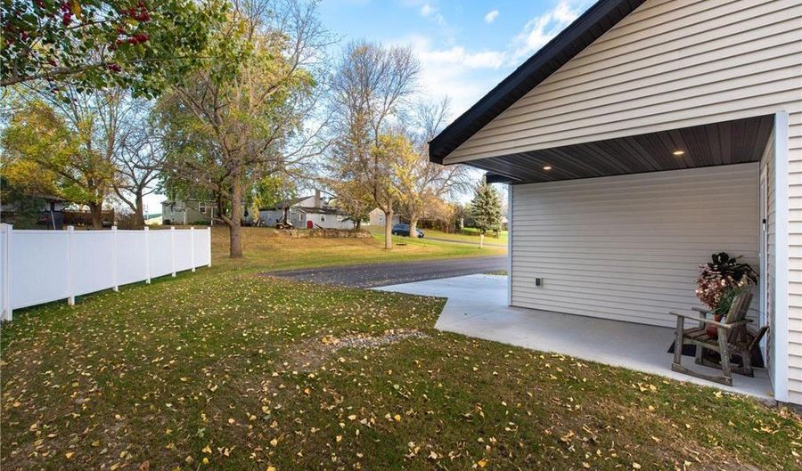 323 Fairgrounds Rd 4, Alexandria, MN 56308 - 2 Beds, 2 Bath