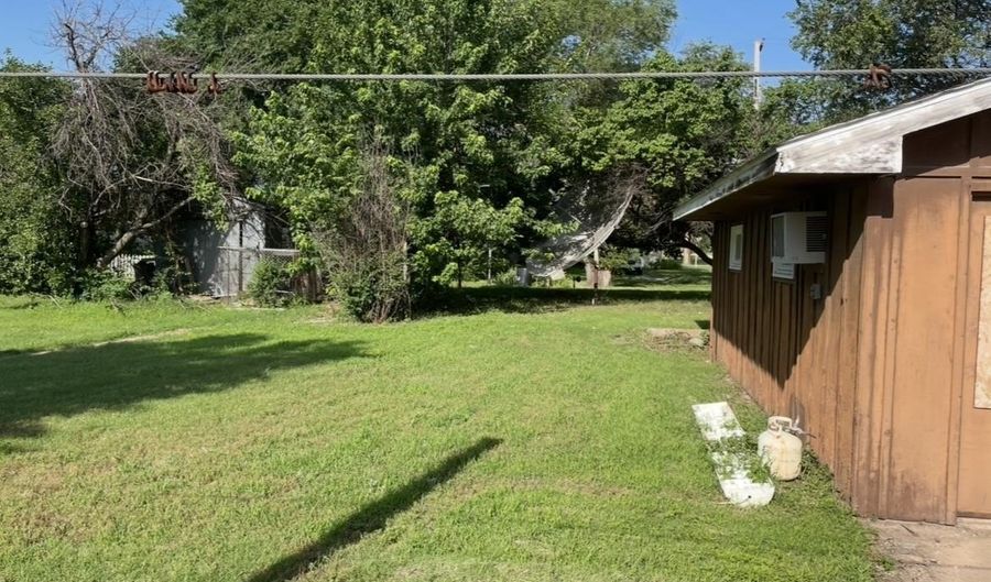 319 N Magnolia, Attica, KS 67009 - 3 Beds, 1 Bath