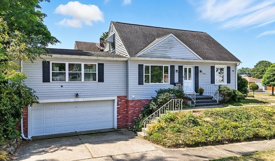2216 Eastlawn Ave, Akron, OH 44305 - 3 Beds, 2 Bath