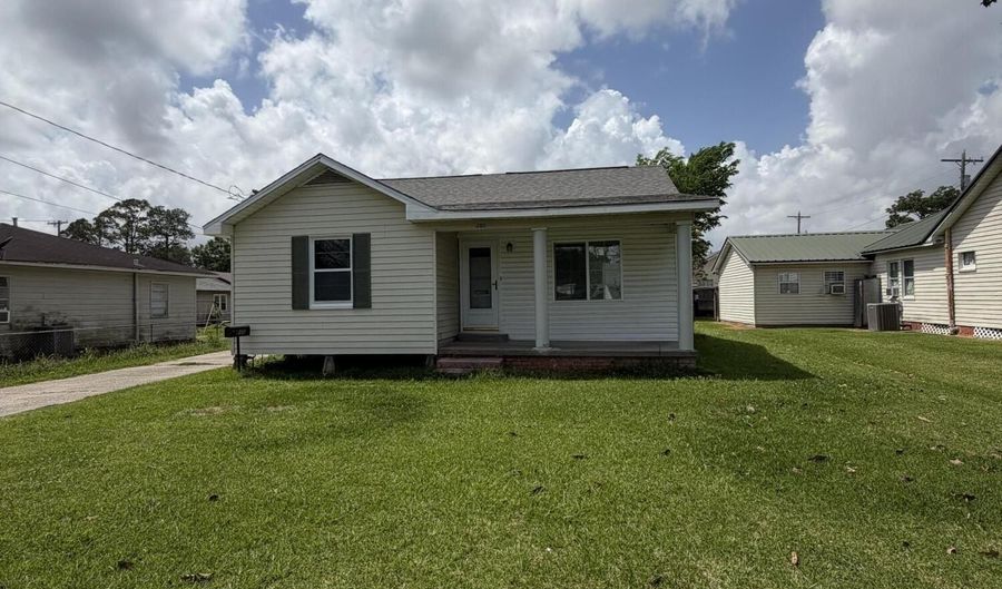 205 Gauraud St, Abbeville, LA 70510 - 3 Beds, 2 Bath