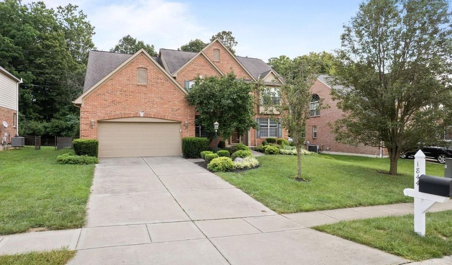 1844 Lindsey Ln, Anderson Twp., OH 45230 - 4 Beds, 5 Bath