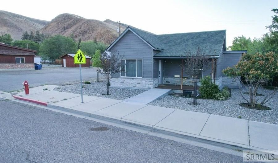 800 E Main St, Challis, ID 83226 - 1 Beds, 1 Bath