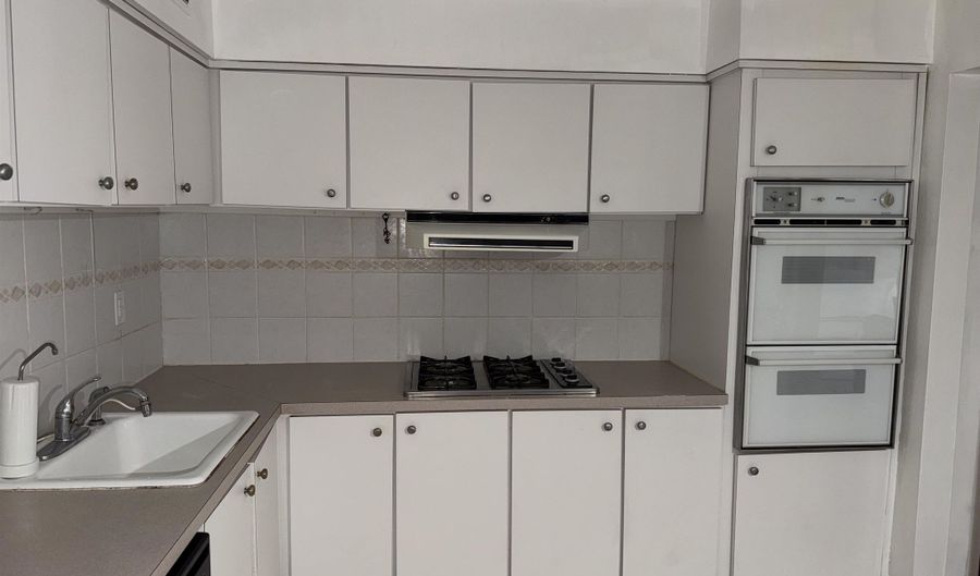 24 SUNSET Ave 1, Bayonne, NJ 07002 - 2 Beds, 1 Bath