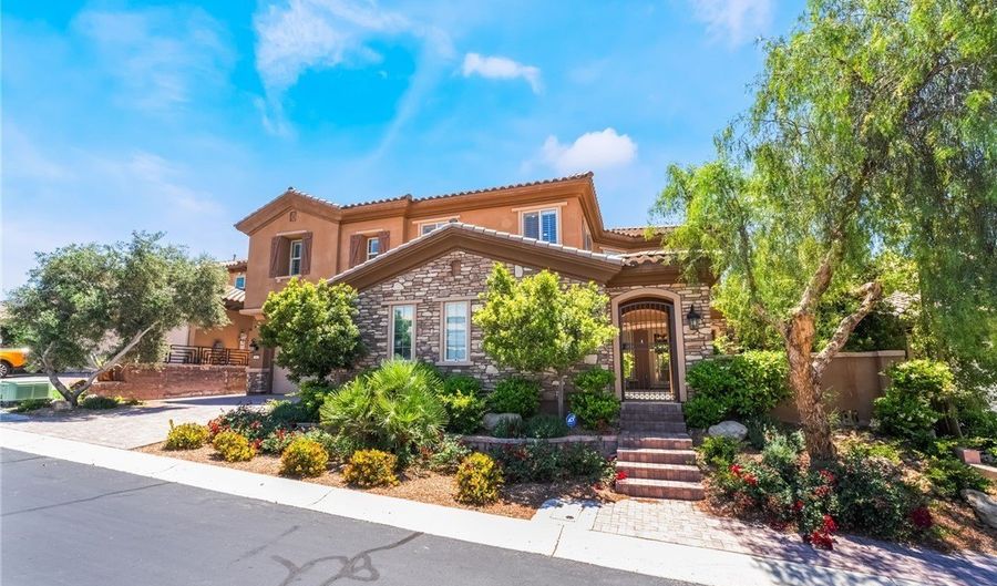 2804 Josephine Dr, Henderson, NV 89044 - 4 Beds, 4 Bath