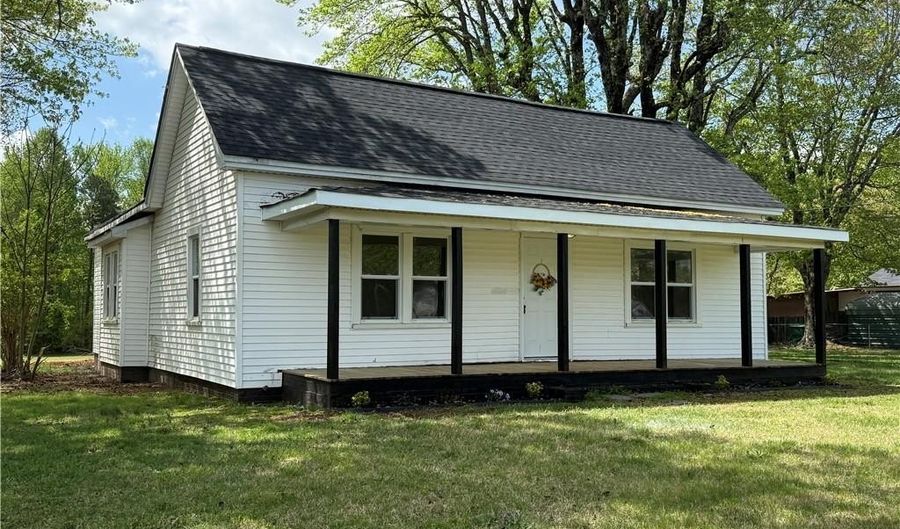 7723 Turnpike Rd, Archdale, NC 27263 - 3 Beds, 2 Bath