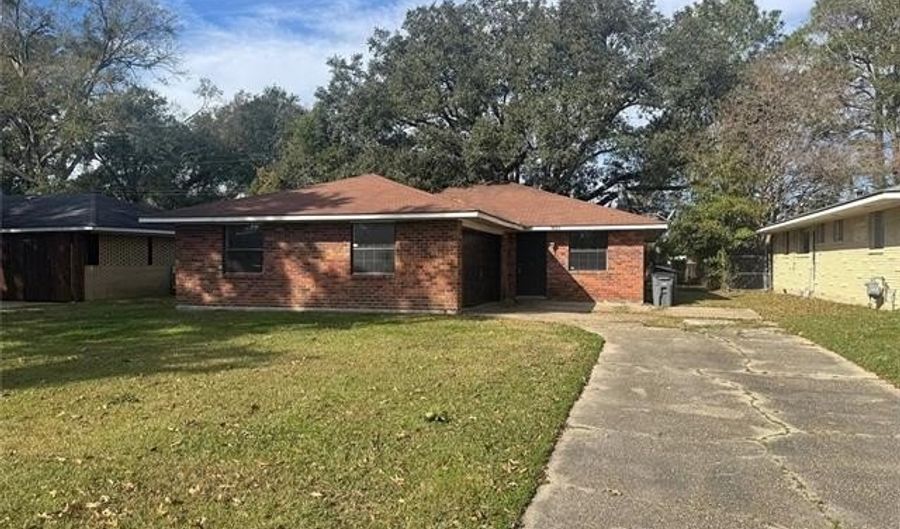 1027 ARCADIA Dr, Baton Rouge, LA 70801 - 3 Beds, 2 Bath