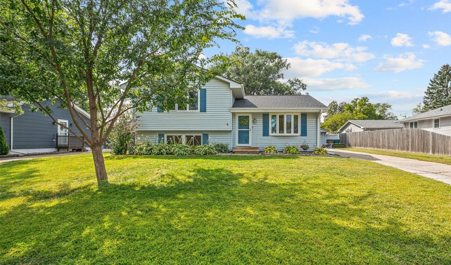 308 11th Ave NW, Altoona, IA 50009 - 3 Beds, 1 Bath