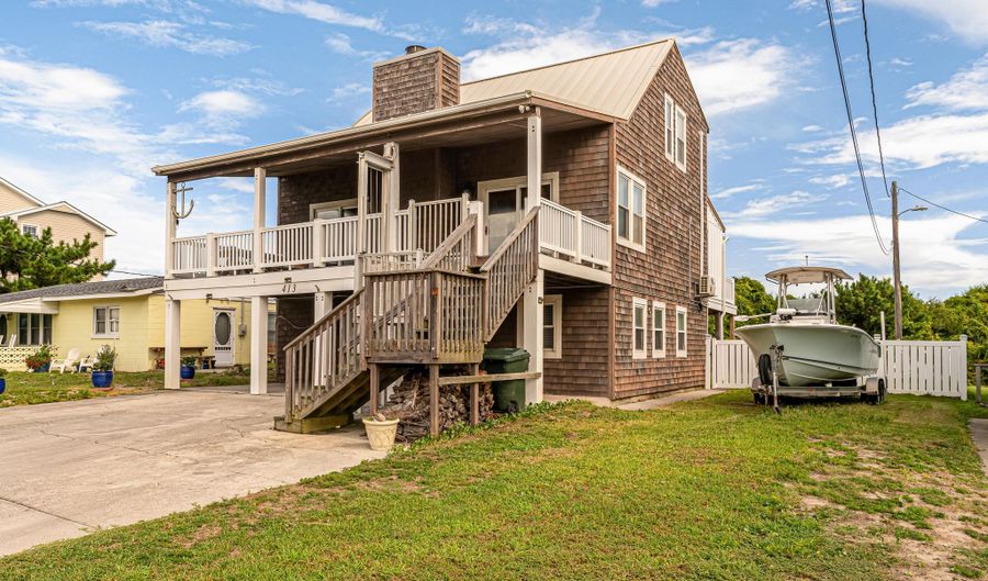 413 Club Colony Dr, Atlantic Beach, NC 28512 - 5 Beds, 4 Bath