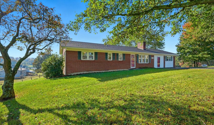 17374 Lundy Ln, Abingdon, VA 24210 - 2 Beds, 2 Bath