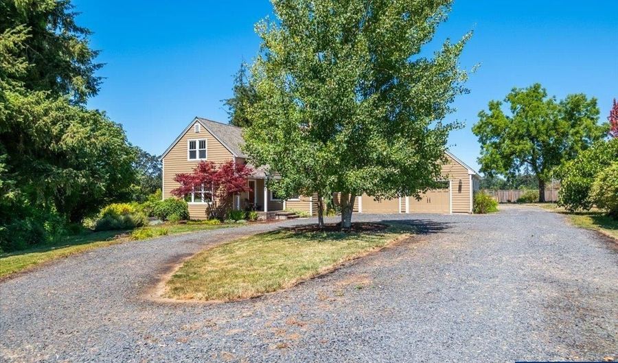 11255 Kroenig Rd, Amity, OR 97101 - 5 Beds, 3 Bath