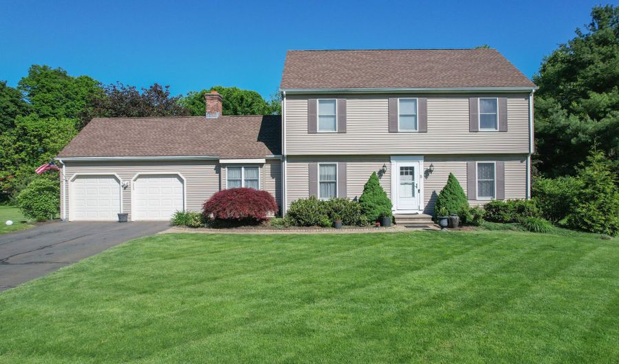 5 Smith Pl, Cheshire, CT 06410 - 4 Beds, 3 Bath