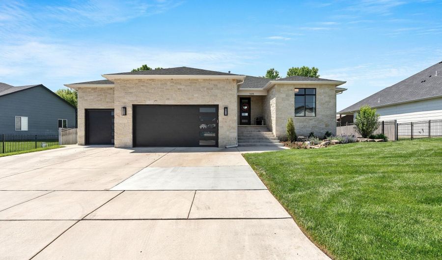 1605 N Lakeside Dr, Andover, KS 67002 - 5 Beds, 3 Bath