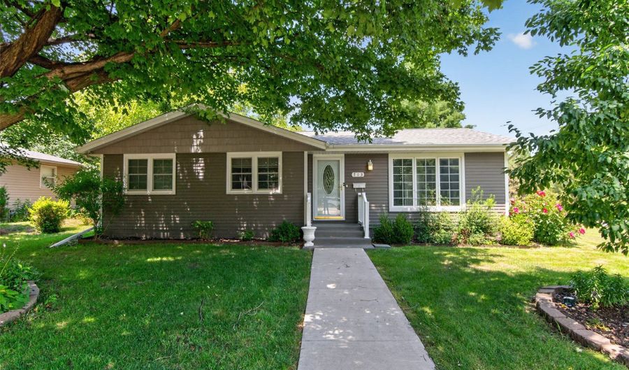 713 2nd St SE, Altoona, IA 50009 - 3 Beds, 2 Bath