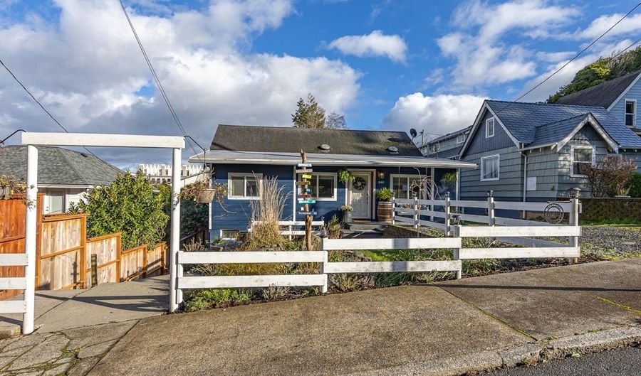 840 S 11TH St, Coos Bay, OR 97420 - 3 Beds, 2 Bath