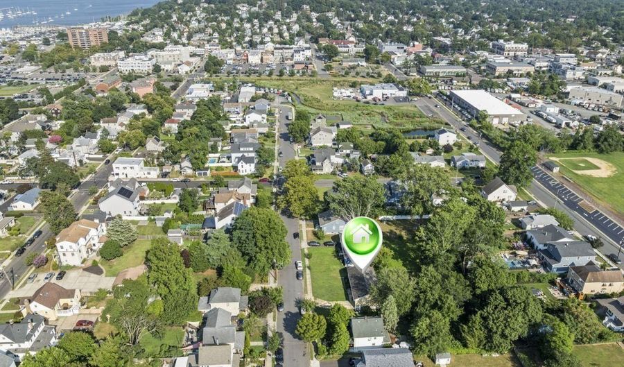 29 South Ave, Atlantic Highlands, NJ 07716 - 3 Beds, 2 Bath