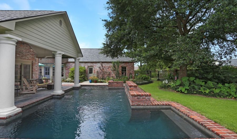18071 N Mission Hills Ave, Baton Rouge, LA 70810 - 4 Beds, 3 Bath