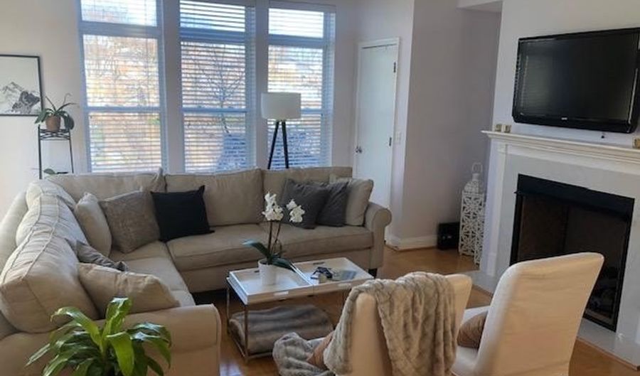 1633 N COLONIAL Ter 201, Arlington, VA 22209 - 2 Beds, 3 Bath