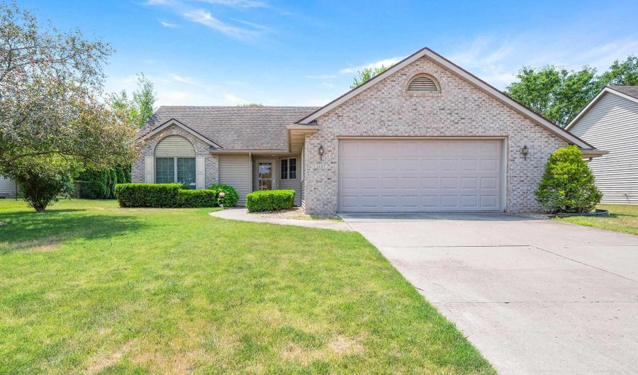 1107 Ashwood Dr, Auburn, IN 46706 - 3 Beds, 2 Bath
