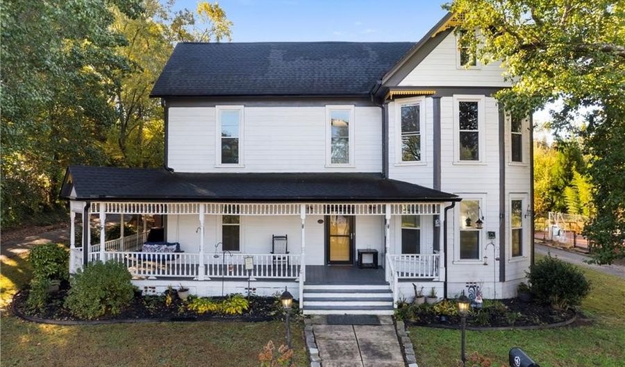 112 Cherry St, Adairsville, GA 30103 - 4 Beds, 4 Bath