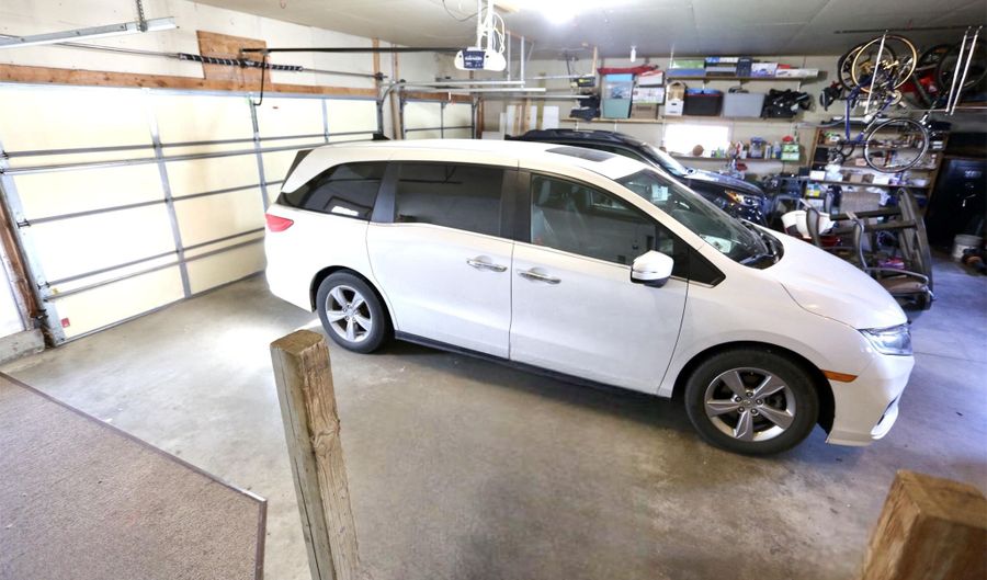 1524 N Harrison St, Aberdeen, SD 57401 - 5 Beds, 4 Bath