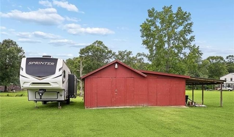 30395 E STEWART Rd, Albany, LA 70711 - 3 Beds, 2 Bath