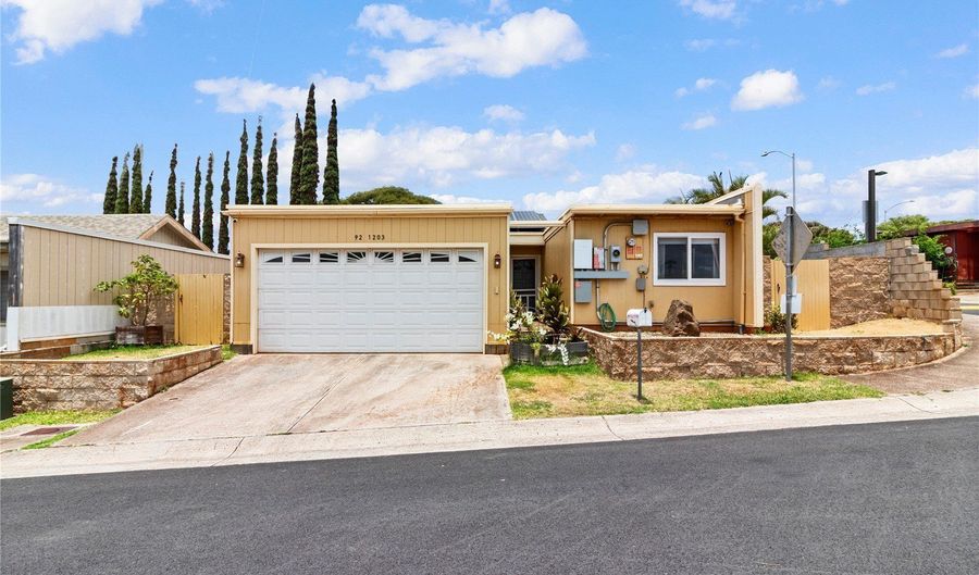 92-1203 Makamai Pl, Kapolei, HI 96707 - 3 Beds, 2 Bath