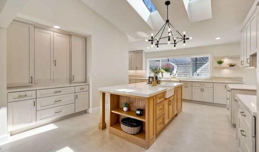 9945 Alto Dr, La Mesa, CA 91941 - 5 Beds, 5 Bath