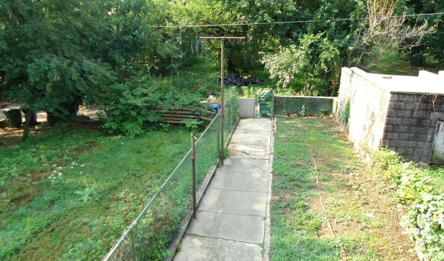 2807 CLIFTON Ave, Baltimore, MD 21216 - 3 Beds, 2 Bath
