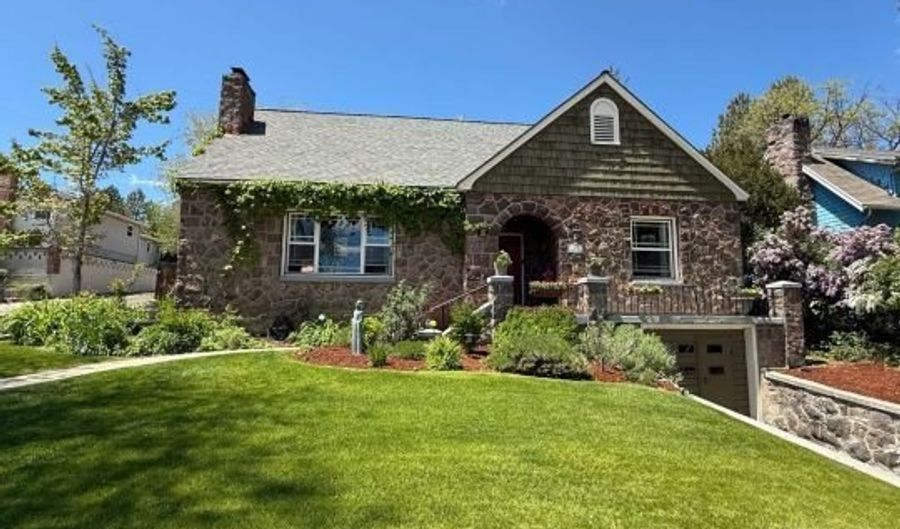 101 N West A St, Alturas, CA 96101 - 2 Beds, 2 Bath