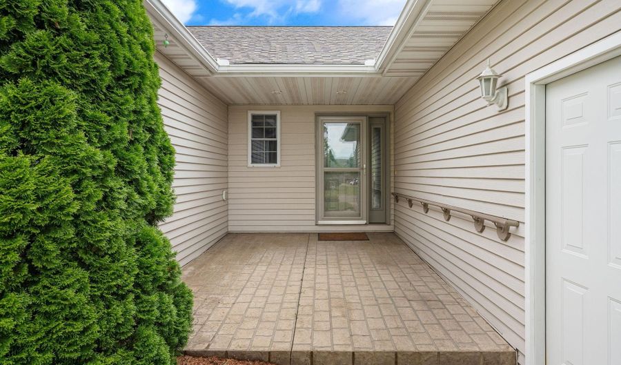 1706 22nd Ave SW, Austin, MN 55912 - 2 Beds, 3 Bath