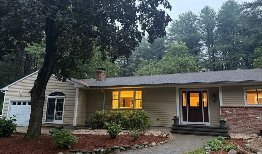 3720 Division Rd, East Greenwich, RI 02818 - 3 Beds, 3 Bath