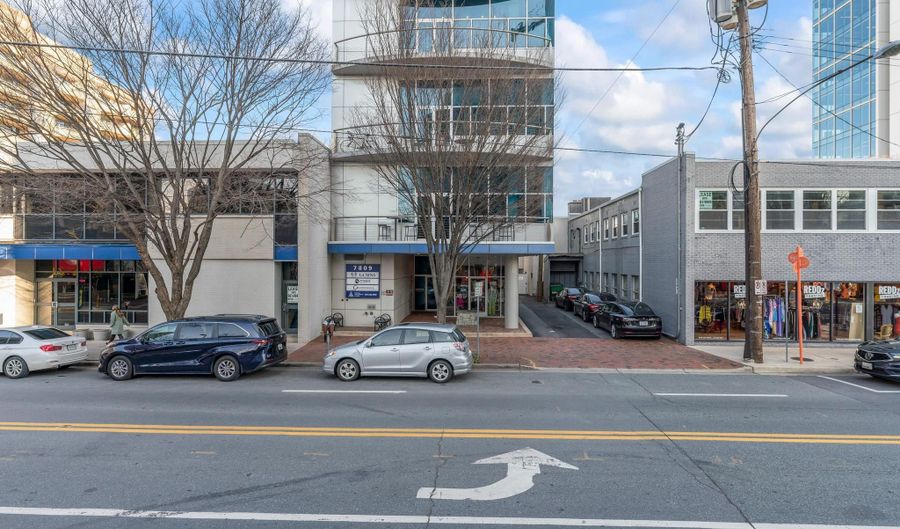 7809 WOODMONT Ave Ph, Bethesda, MD 20814 - 2 Beds, 1 Bath