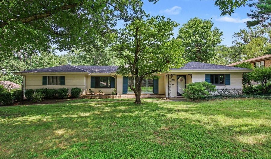 8590 Lynnehaven Dr, Amberley, OH 45236 - 3 Beds, 2 Bath