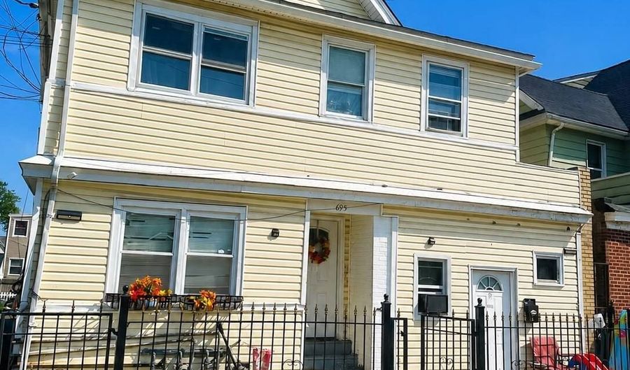 695 Beechwood Ave, Bridgeport, CT 06606 - 6 Beds, 2 Bath