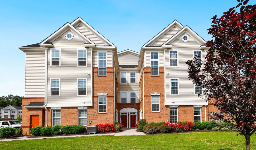 43021 GREGGSVILLE CHAPEL Ter 117, Ashburn, VA 20148 - 2 Beds, 3 Bath