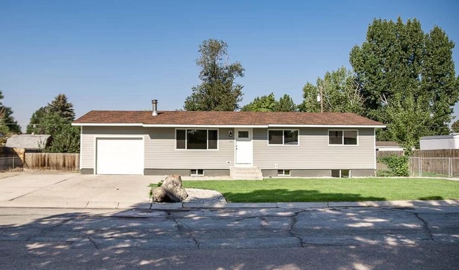 4863 Easy St, Chubbuck, ID 83202 - 5 Beds, 2 Bath