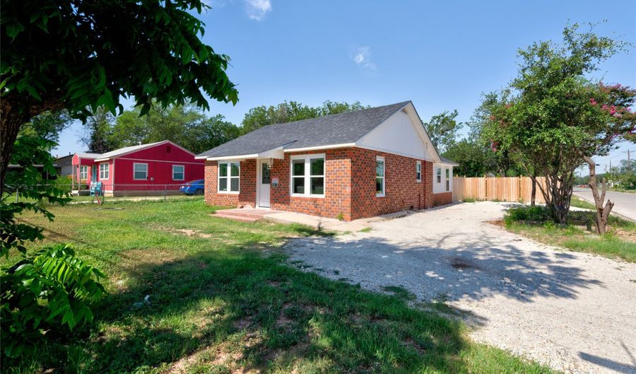 2498 Grape St, Abilene, TX 79601 - 3 Beds, 2 Bath